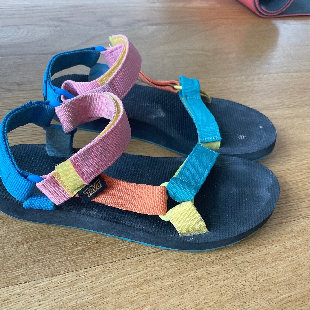 Rainbow teva’s women’s sandals size 7